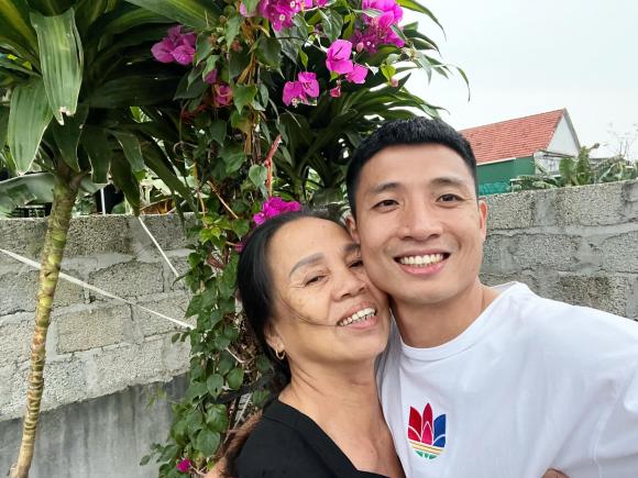 Bùi Tiến Dũng, bố Bùi Tiến Dũng qua đời, đám tang bố Bùi Tiến Dũng, giới trẻ
