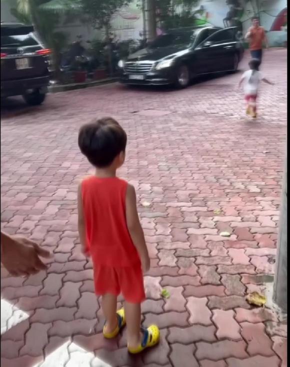 View - Hòa Minzy hé lộ đoạn clip con trai cưng mê bạn gái, đáp trả gắt khi gặp bình luận kém duyên 
