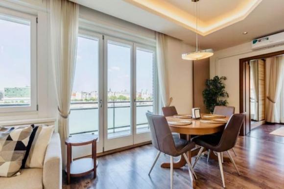 View - Đăng Khôi lần đầu tiết lộ mua nhà ở châu Âu được 6 năm, không gian sang trọng với 'view triệu đô'