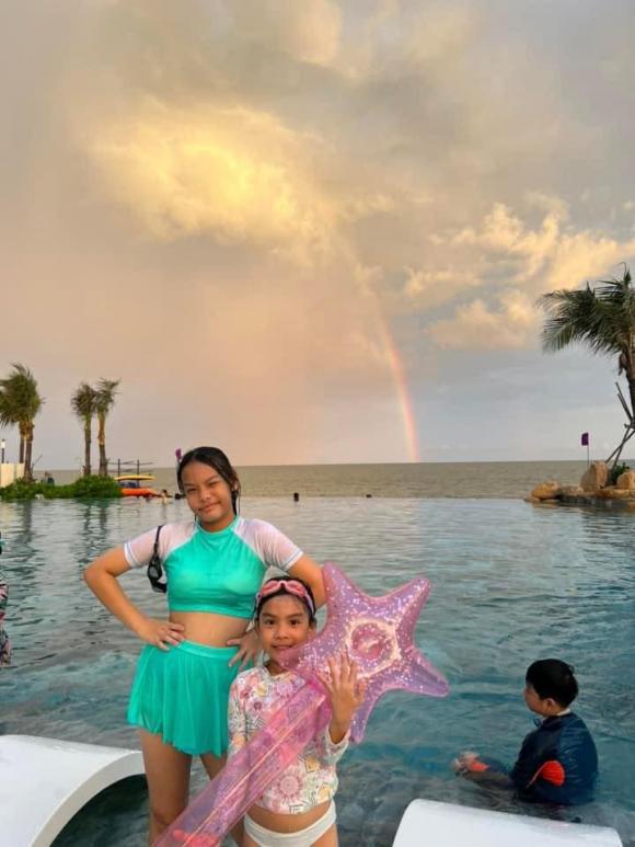 View - Phạm Quỳnh Anh tung loạt ảnh đi du lịch cùng các con, ái nữ út chiếm trọn spotlight với những biểu cảm đáng yêu 