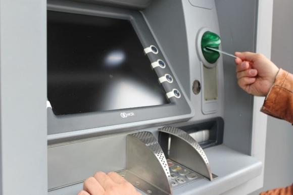 View - Làm gì khi thẻ ATM bị khóa do nhập sai mã PIN ba lần liên tiếp?