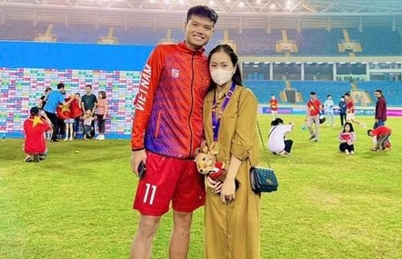 View - Nhan sắc đang gây sốt của bạn gái tuyển thủ U23 Việt Nam, từng được báo Trung khen hết lời