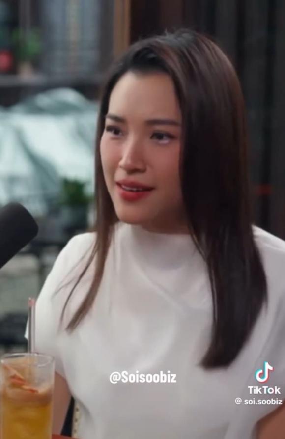 á hậu hoàng oanh, sao việt