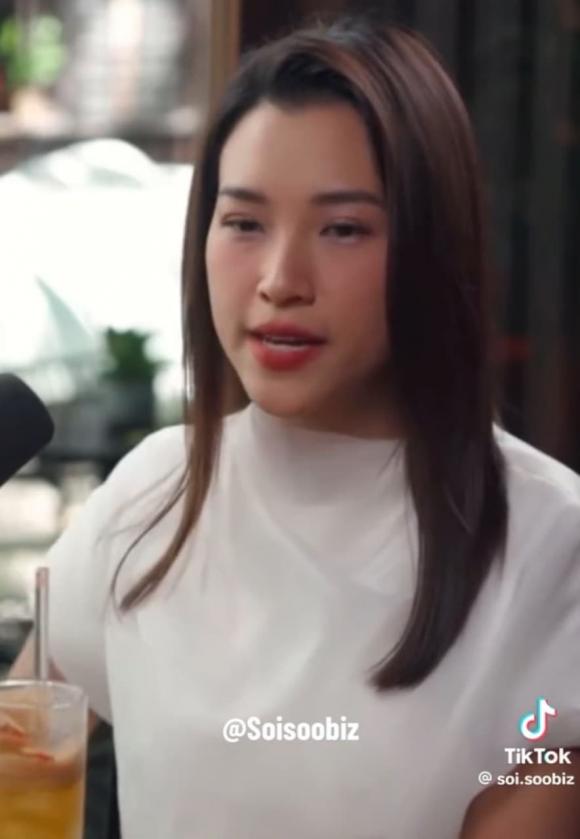á hậu hoàng oanh, sao việt
