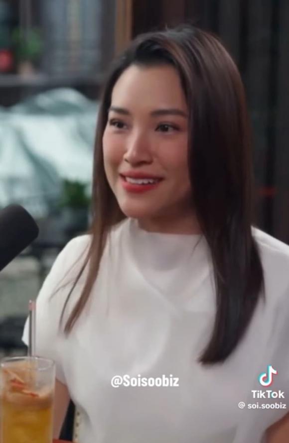 á hậu hoàng oanh, sao việt