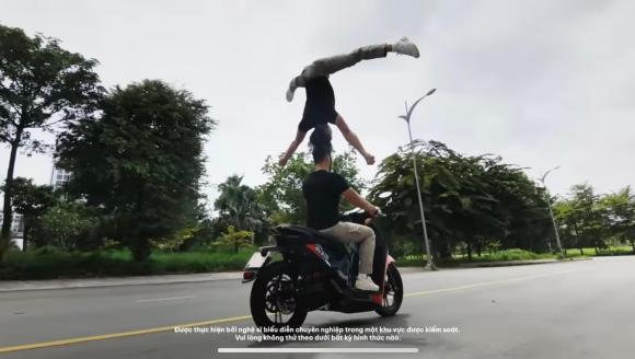 View - Sau Ngọc Trinh, thêm 2 nghệ sĩ bị khui lại clip lái mô tô 'làm xiếc'