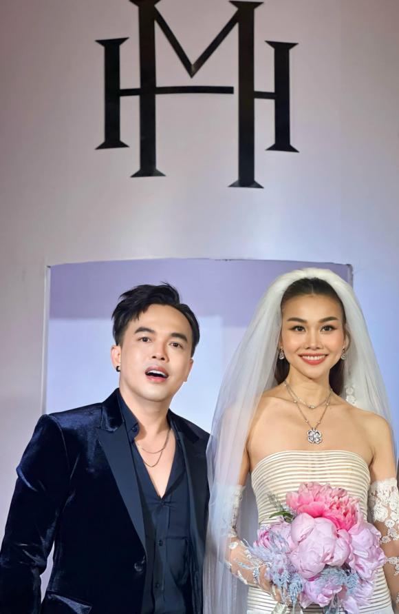 siêu mẫu Thanh Hằng, sao Việt