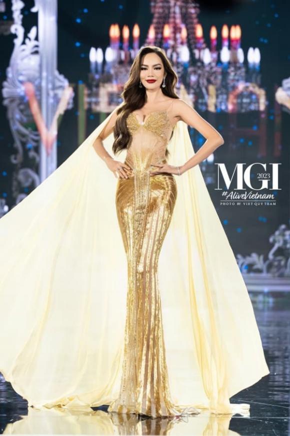View - Bố mẹ Lê Hoàng Phương bật khóc sau phần thi của con gái trong đêm Bán kết Miss Grand International 2023