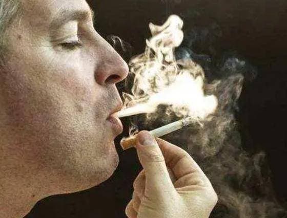 thuốc lá có hại mang đến sức khỏe, siêng sóc sức khỏe, Có người thuốc lá nhiều năm tuy nhiên phổi vẫn hồng hào