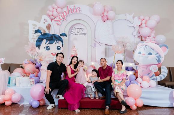 View - Karen Nguyễn tổ chức tiệc sinh nhật 1 tuổi hoành tráng cho con gái cưng, ái nữ đáng yêu như công chúa 