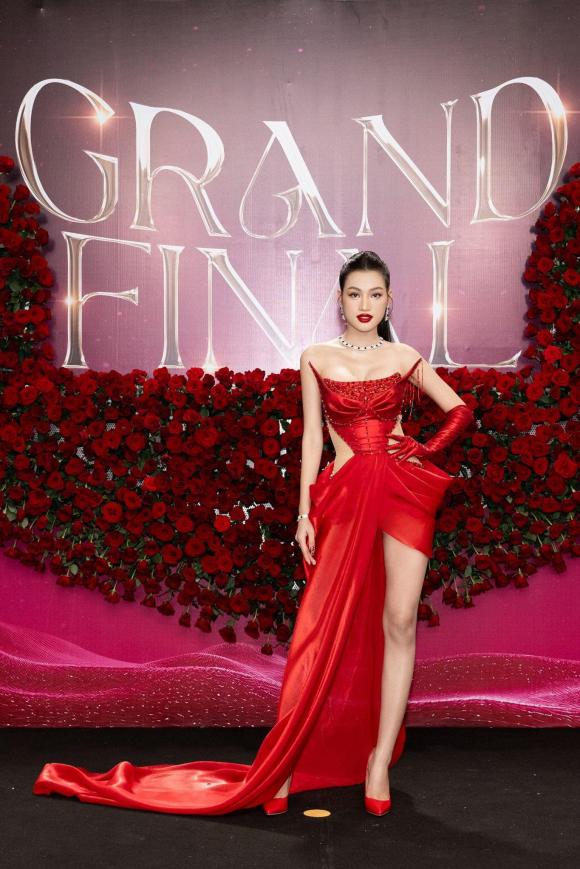 View - Thảm đỏ chung kết Miss Grand International 2023: Thùy Tiên khoe visual nét căng, Thiên Ân gây mê với thần thái cực sang 