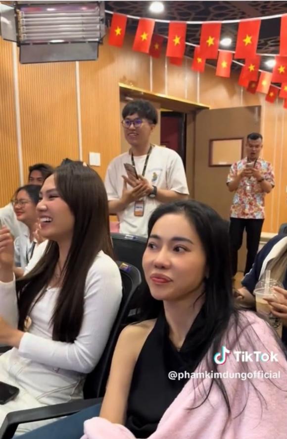 View - Mai Phương, Phương Anh cùng dàn sao vỡ òa hạnh phúc khi Phương Nhi lọt Top 15 Miss International 2023, 'bà trùm Hoa hậu' có biểu cảm lạ