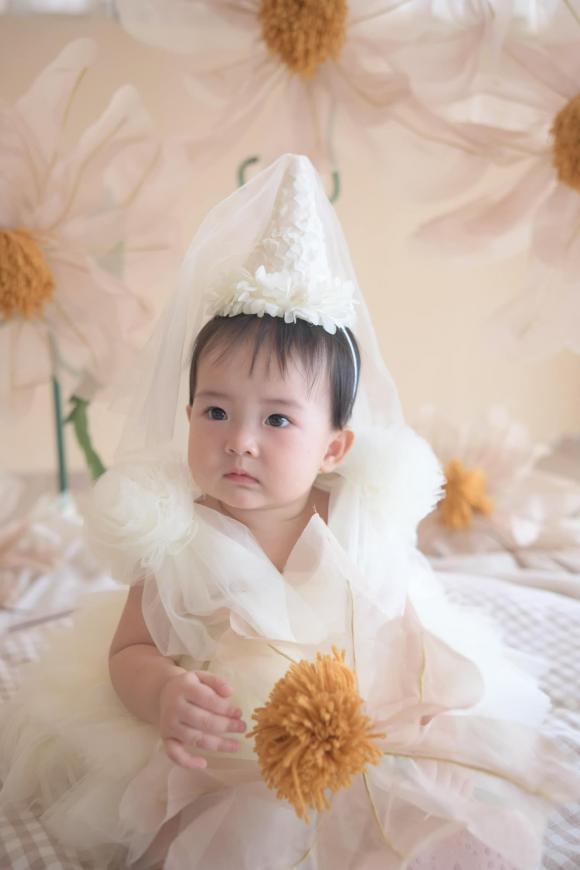 View - Karen Nguyễn xả kho loạt ảnh siêu cưng của ái nữ sau sinh nhật 1 tuổi, những khoảnh khắc đáng yêu gây mê