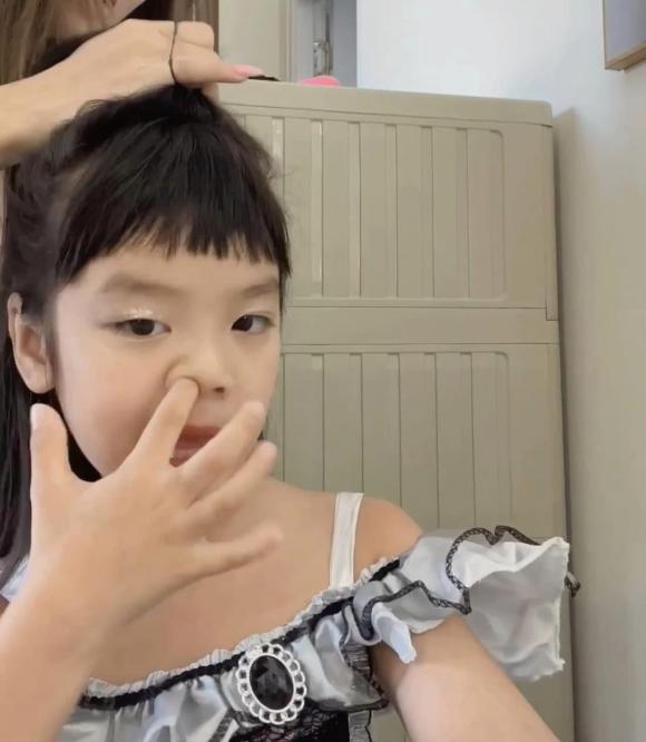 View - Vợ cũ Hoài Lâm khoe loạt ảnh trưởng thành của ái nữ nhân dịp sinh nhật 5 tuổi, biểu cảm chuẩn 'mầm non giải trí' liền chiếm spotlight