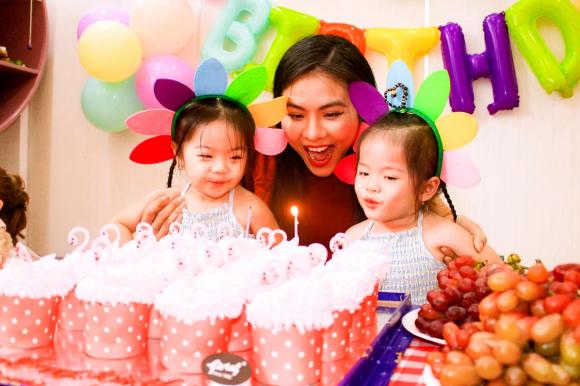 View - Vân Trang tổ chức sinh nhật ấm cúng cho 2 ái nữ, loạt khoảnh khắc dễ thương gây lụi tim 
