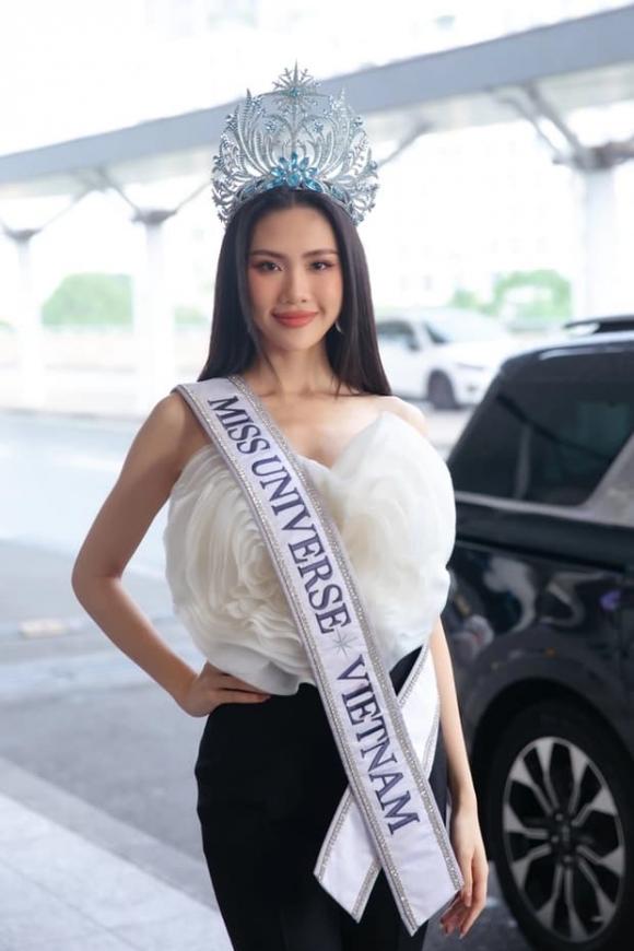 View - Hoa hậu Bùi Quỳnh Hoa chính thức xuất hiện và lên đường chinh chiến quốc tế sau thời gian dài vướng scandal