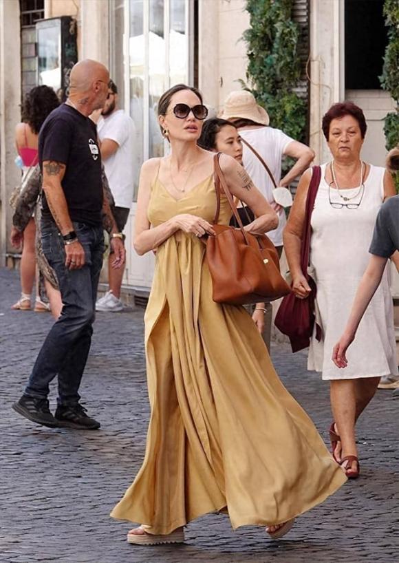 View - Những phụ nữ thời trang nên học hỏi phong cách ăn mặc của Angelina Jolie, vừa thể hiện đẳng cấp vừa sang trọng thanh lịch 