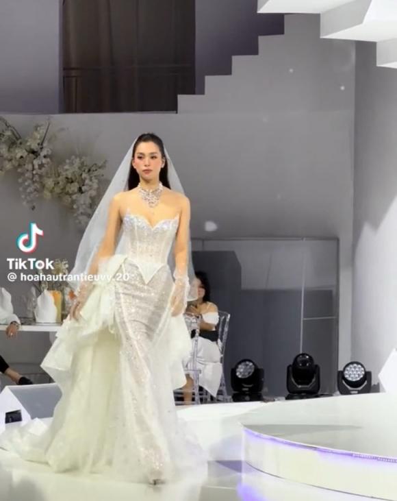 tiểu vy, hoa hậu tiểu vy, sao việt 