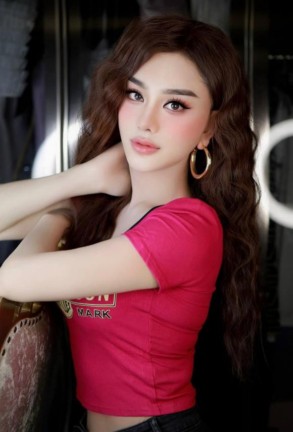 ca sĩ Lâm Khánh Chi, sao Việt