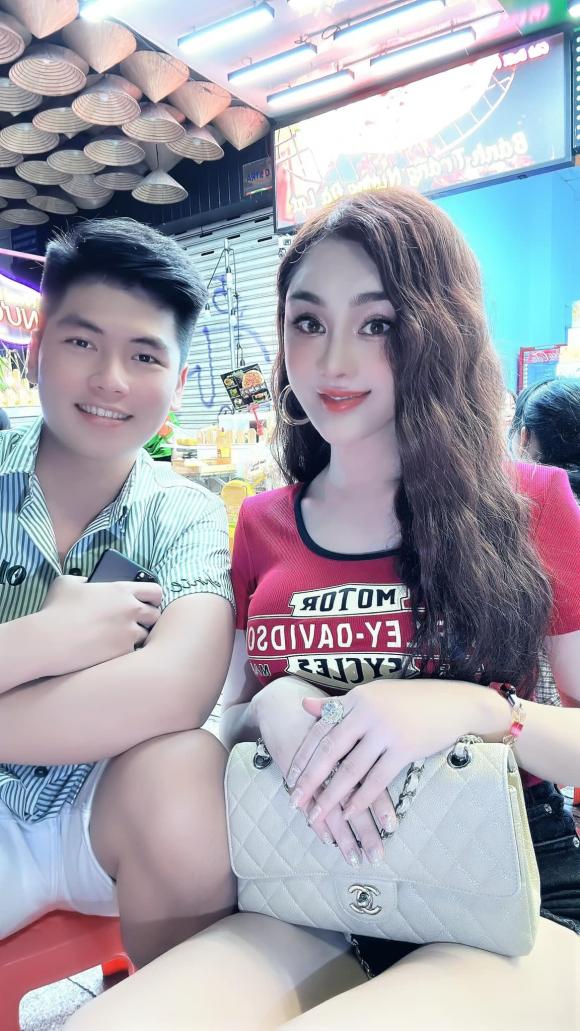 ca sĩ Lâm Khánh Chi, sao Việt