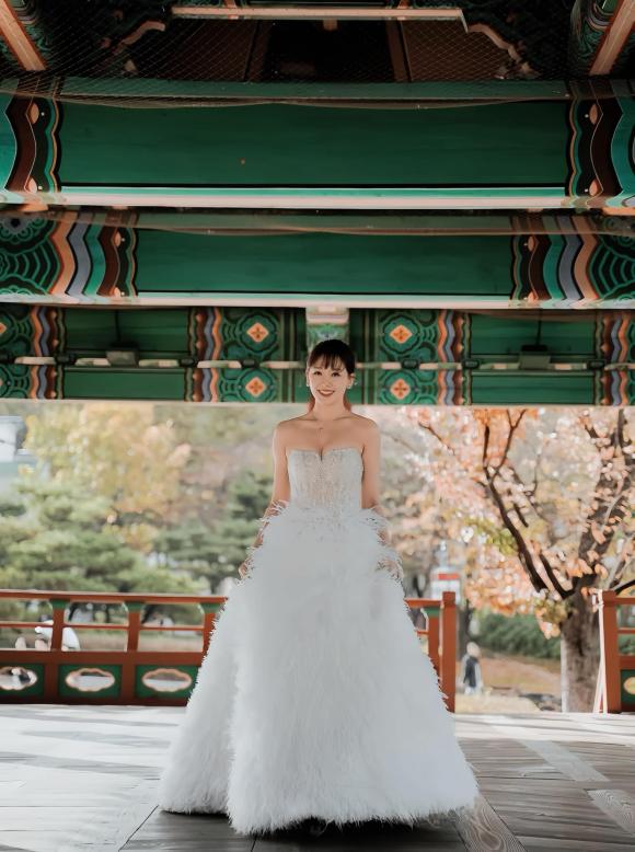 View - Trấn Thành sang tận Hàn Quốc gặp bà xã, Hari Won hóa cô dâu cực xinh đẹp chờ đợi chú rể 