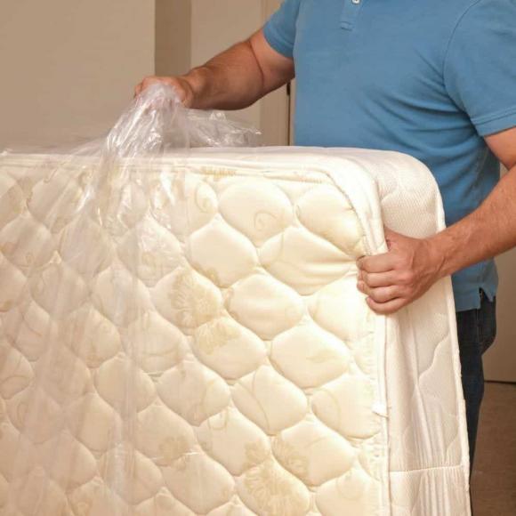 đệm mới, tấm nhựa trên đệm mới, kinh nghiệm mua đệm, kiến thức 