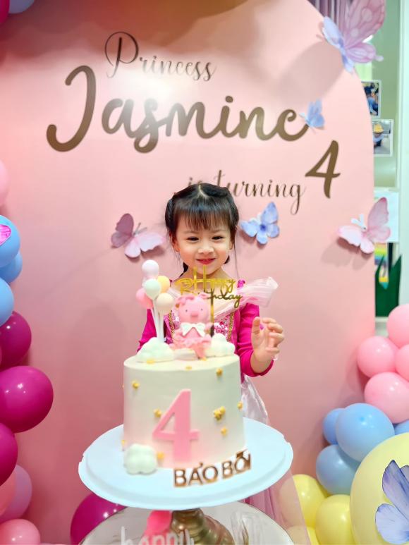 View - Vũ Ngọc Ánh và Anh Tài tổ chức sinh nhật 4 tuổi cho ái nữ, ngoại hình xinh xắn của cô bé gây sốt