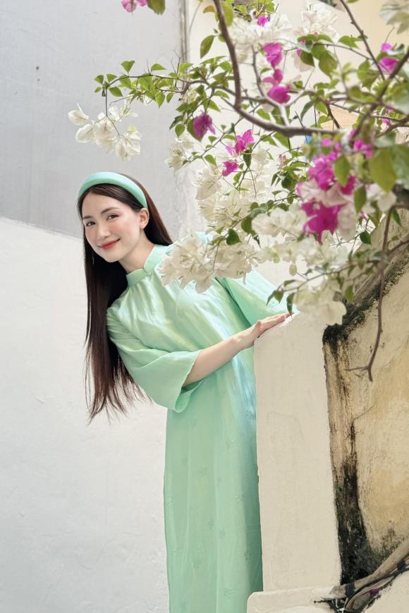 ca sĩ Hòa Minzy, sao Việt