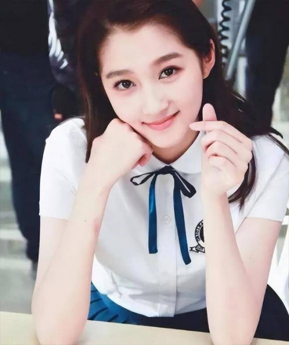 sao Hoa ngữ diện trang phục học sinh,  Lưu Diệc Phi, Dương Mịch