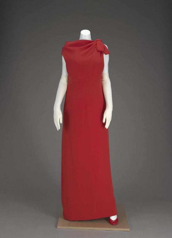 View - Tại sao một nữ diễn viên Hollywood như Elizabeth Taylor lại phải lòng những chiếc váy do Marc Bohan thiết kế?