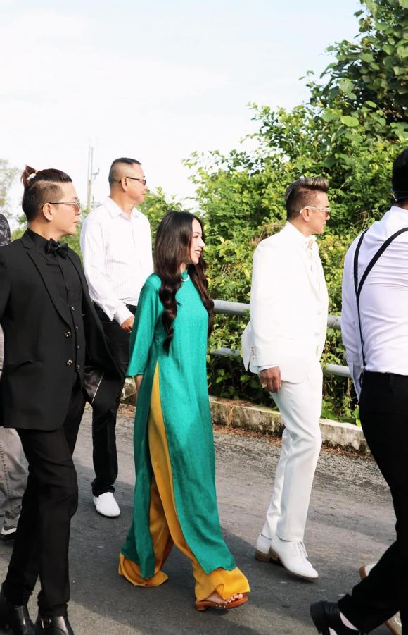 View - Dự đám cưới Puka - Gin Tuấn Kiệt, con gái Minh Nhựa diện trang phục dễ gây hiểu nhầm