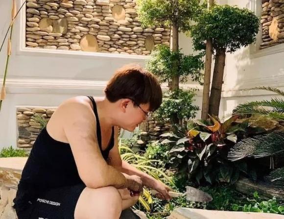 View - 'MC giàu nhất Việt Nam' khiến dân tình 'mướt mắt' với vườn rau thủy canh 'có tất tần tật'