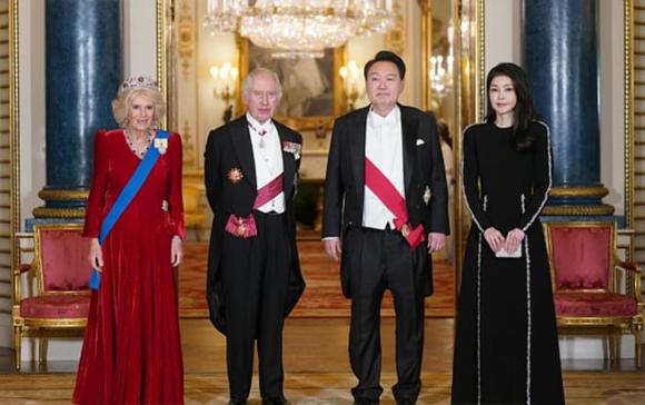 BLACK PINK, Cung điện Buckingham, vua Charles III, sao Hàn Quốc, Hoàng gia