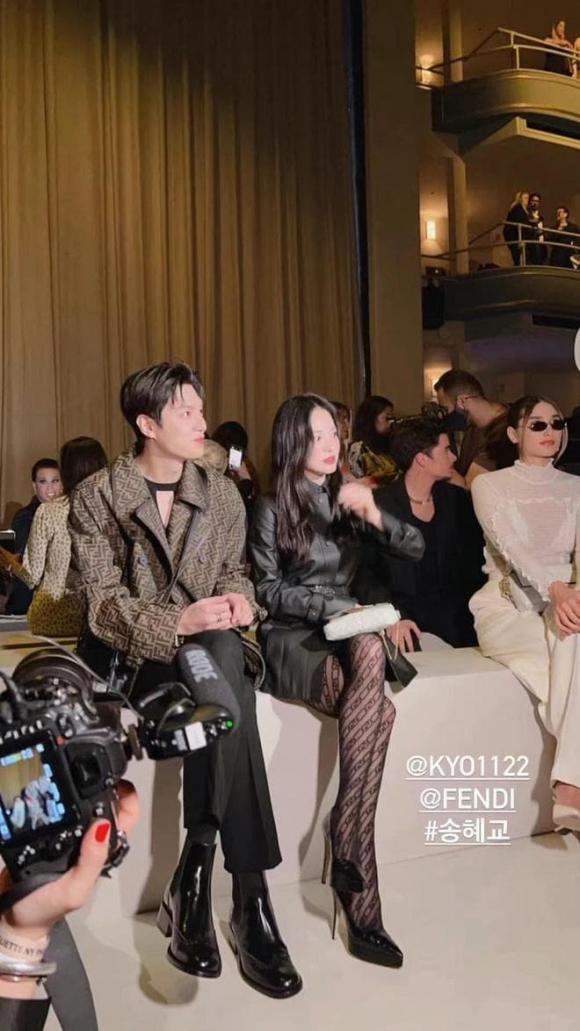 View - Song Hye Kyo và Lee Min Ho xuất hiện cùng một khung hình, sự 'tương phản' là rõ rệt: Nam diễn viên 35 tuổi trông đầy đặn, còn nữ diễn viên như mới 20 tuổi