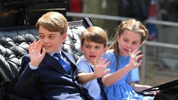 con của Hoàng tử William và Công nương Kate, ? Công nghệ AI, hoàng gia anh, George, Charlotte, Louis