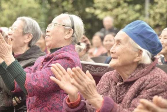 người cao tuổi, chăm sóc người cao tuổi, làm sao để chăm sóc người cao tuổi