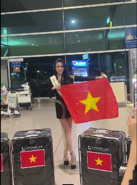 View - Á hậu Ngọc Hằng chính thức lên đường chinh chiến Miss Intercontinental 2023, nhan sắc thăng hạng tại sân bay gây chú ý  