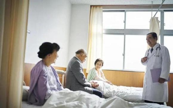 chia sẻ thông tin, nằm viện