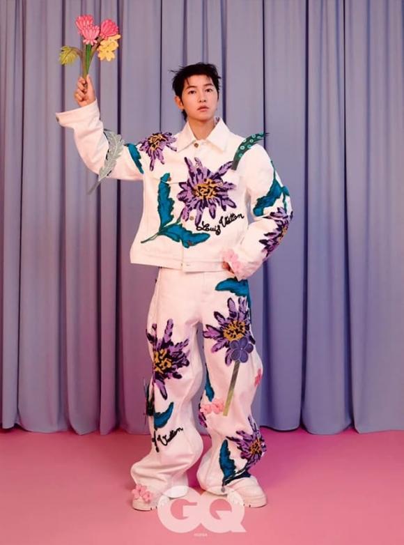View - Trang phục của Song Jong Ki tại sự kiện Louis Vuitton bất ngờ nhận nhiều chỉ trích từ cư dân mạng
