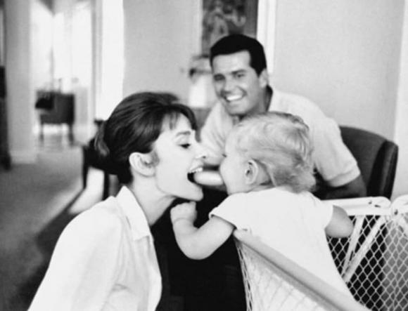 View - Những bức ảnh hiếm hoi của Audrey Hepburn - nữ minh tinh xinh đẹp nhất Hollywood, phải xem ảnh mới biết cô đẹp đến nhường nào