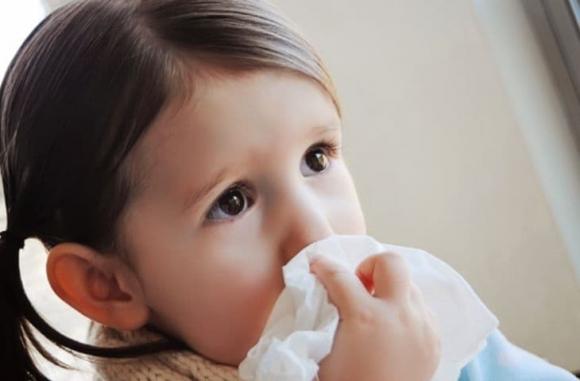 Trẻ bị nghẹt mũi,trẻ nghẹt mũi nhưng không chảy nước mũi,chăm sóc trẻ vào mùa đông