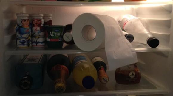 View - Đặt cuộn giấy vệ sinh vào tủ lạnh, chỉ sau một đêm bạn sẽ thấy ngay điều bất ngờ