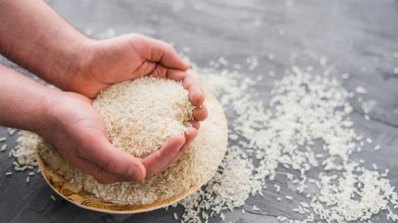 View - Mẹo chọn mua gạo ngon và mới chỉ với một tờ giấy, ăn cơm bao nhiêu năm chưa chắc bạn đã biết