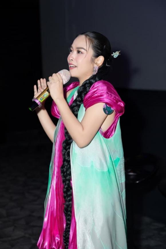 O Sen, ca sĩ Ngọc Mai, sao Việt