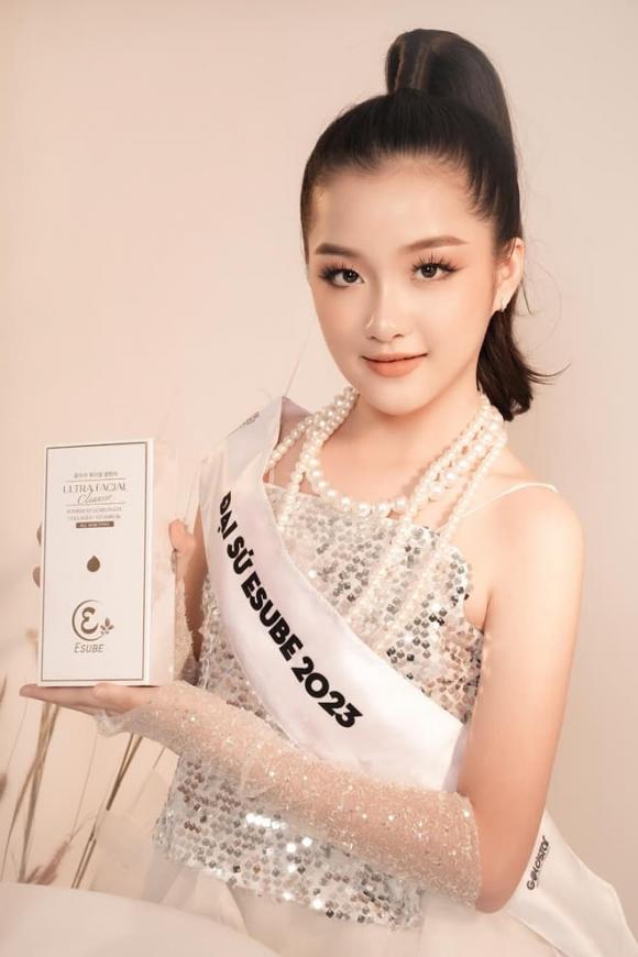 Hillary Vu, Mẫu nhí, sao việt