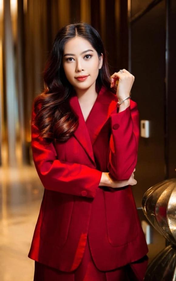 hoa khôi Nam Em, sao Việt