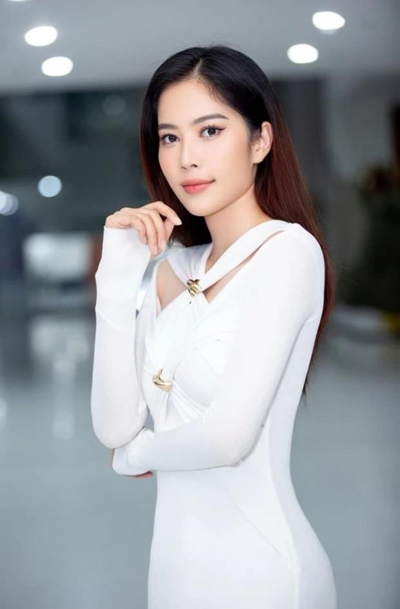 Hoa khôi Nam Em,siêu mẫu Nam Em, sao Việt