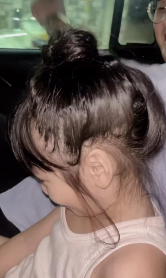 View - Cindy Lư khoe trọn khoảnh khắc Đạt G nô đùa bên con gái, netizen rần rần phát sốt