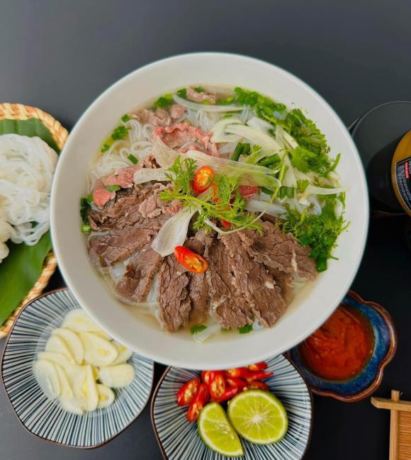 View - Michelin đưa danh sách 5 món ngon nhất định phải thử khi đến Việt Nam, bạn đã ăn được mấy món?