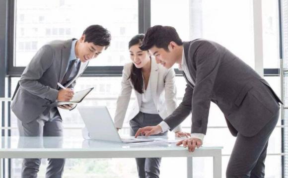 công sở, môi trường công sở, mối quan hệ với sếp